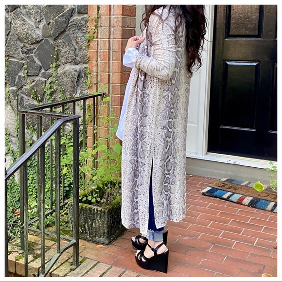 Chic snakeskin print soft knit side slits duster - Picture 6 of 8